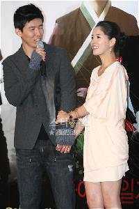 ション&チョン・ヘヨン夫妻、新年早々1億ウォン寄付