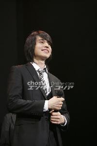 イ・ドンウクが日本公式FC1周年ファンミを開催