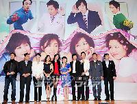 【フォト】「『恋は誰でもするのか』をよろしく!」