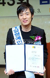 【フォト】ヨン・ジョンフン、税務署の一日室長に