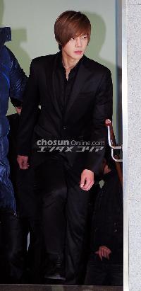 【フォト】弔問に訪れたヒョンジュン