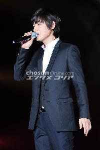 【フォト】イ・ジフンのスマイル&熱唱