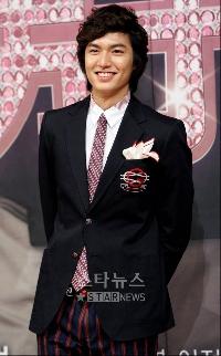 イ・ミンホ、ヒザの手術が成功