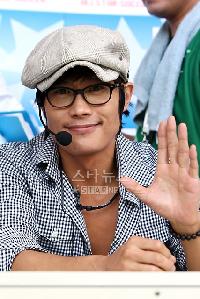 【フォト】ゲスト出演イ・ビョンホン=JOMOカップ