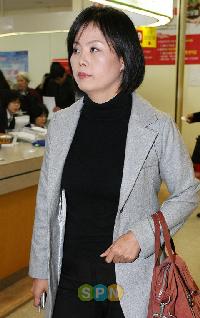 ソン・イルグク暴行疑惑、「被害者」女性記者に懲役8月