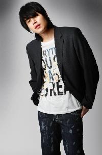 イ・ドンウク、24日に現役入隊