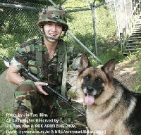 チョ・ヒョンジェ、「軍犬兵」として服務