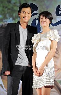 【フォト】笑顔のチョン・ウソン＆カオ・ユアンユアン