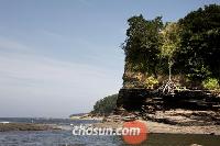 風に研ぎ澄まされた半島の絶景「赤壁江」 /扶安