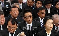 ウン・ジウォン、故朴正熙元大統領の30周忌追悼式に出席