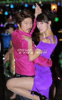 【フォト】イ・ジュンギ&ユン・ソイの情熱的なダンス