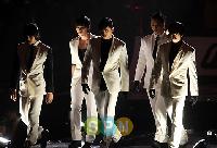 2PMが地上波歌番組で初の1位