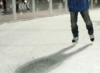 ソウル都心でスケートを光化門広場スケート場
