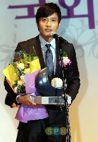 アジアスター賞にイ・ビョンホン=アジアモデル賞授賞式