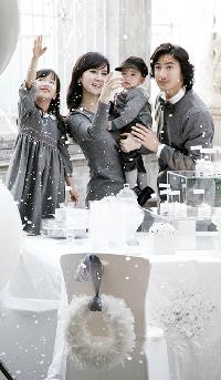 安貞桓夫人が幸せ家族写真を公開