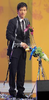 【フォト】イ・ビョンホン「とても幸せです」