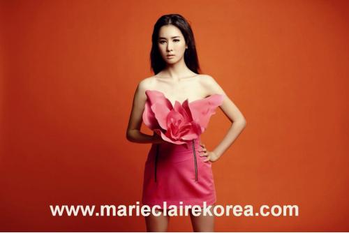 イ・ダヘが大胆グラビア