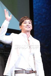 カン・ジファンの新ファンクラブサイトにアクセス殺到、サーバーダウンも