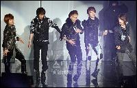 SHINeeマネージャーもファン暴行