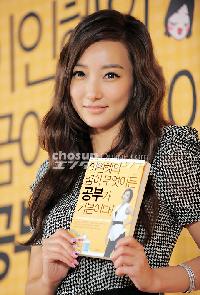 【フォト】イ・インヘ「勉強のノウハウ本書きました!」