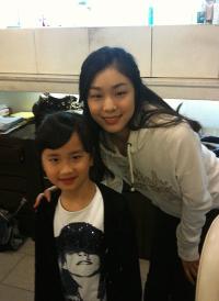 安貞桓の娘、キム・ヨナとパチリ