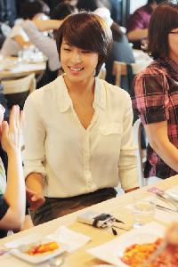 有言実行ハ・ジウォン、ファン100人と食事会