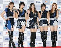 【フォト】手を振るKARA=仁川韓流コンサート