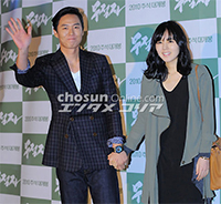 【フォト】ヨン・ジョンフン夫妻、手をつないで登場