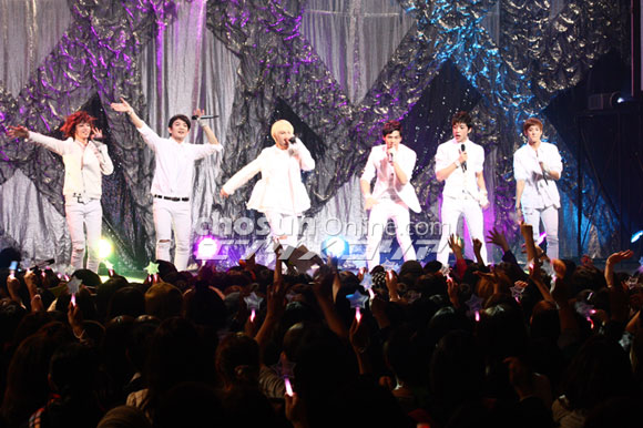 新人グループTEEN TOPが日本で初ファンミを開催