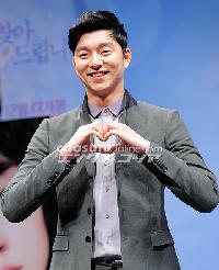 【フォト】コン・ユ「僕のハートを受け取って」