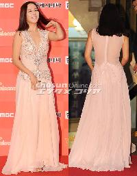 【フォト】ドレスも笑顔も輝くチョ・ヨジョン=大韓民国映画大賞