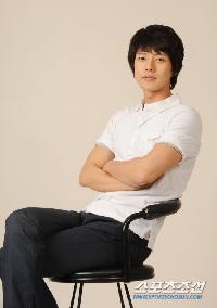 統合失調症で兵役免除のパク・ヘジン、警察が再捜査へ