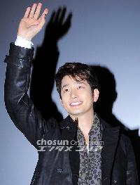 【フォト】ファンに手を振るパク・シフ