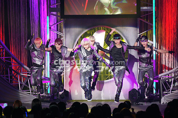 K-POPのニューフェイスTEEN TOPが東京でイベント開催