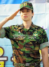 【フォト】イ・ドンウク「除隊しました」