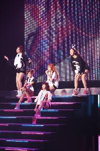 KARA初の日本単独ファンミに1万2000人