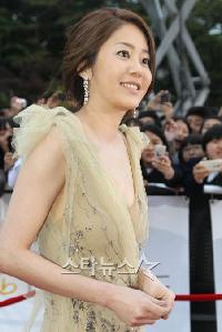 コ・ヒョンジョン、VIP待遇で時代劇出演へ