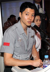 徴兵:現役兵イ・ドンゴン、「国軍の日」特番でナレーション