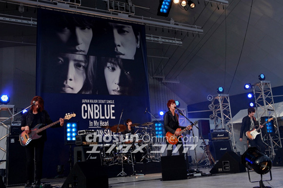CNBLUEデビュー記念イベントに1万4000人を動員