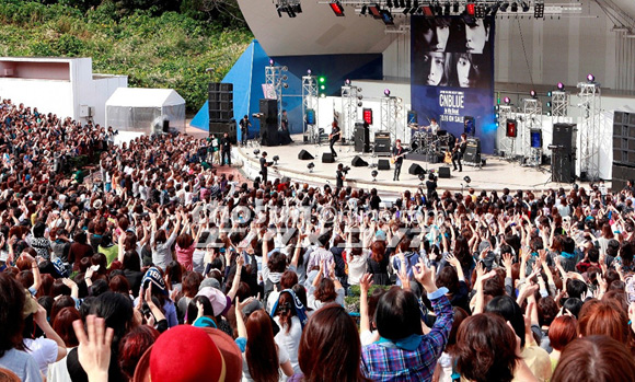 CNBLUEデビュー記念イベントに1万4000人を動員