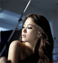 ソン・ヘギョ、マスカラCMオフショット公開