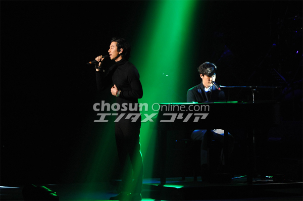 コン・ユがデビュー10周年記念公演を日本武道館で開催