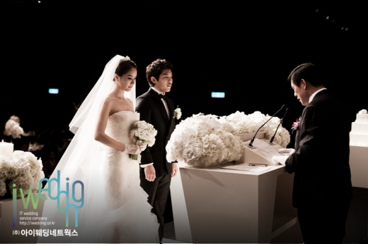 【フォト】ユ・ハナ＆李容圭、結婚式写真公開