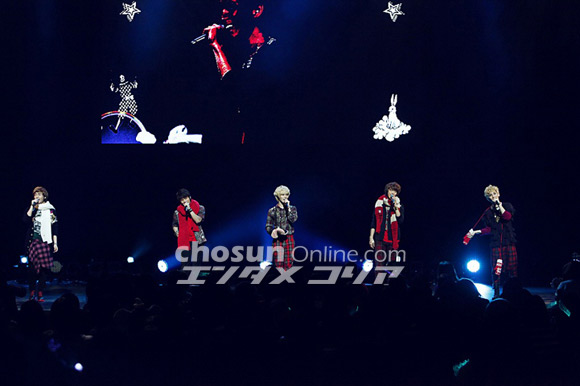 SHINee、日本1stアルバム発売記念ショーケースで来春全国アリーナツアーを発表