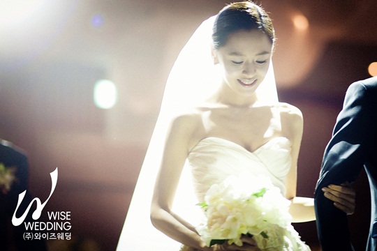 カン・ソンヨン、結婚式写真公開