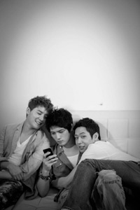 JYJが3ショット写真公開