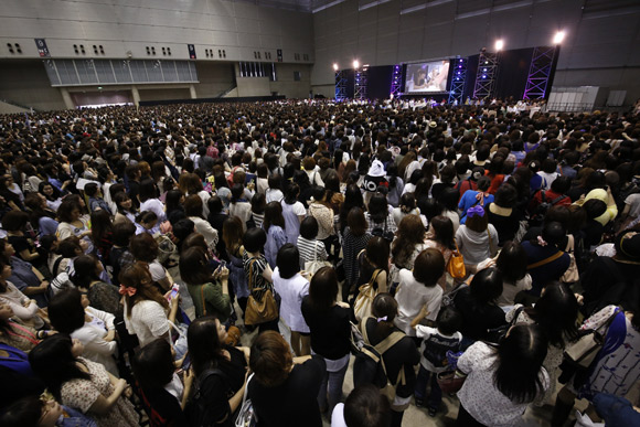 2PMの日本ハイタッチ会に述べ9万6000人が集結