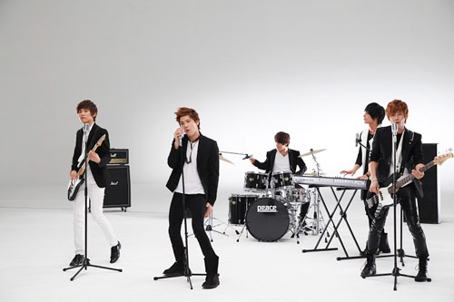 FTISLAND、チキン専門店のイメキャラに