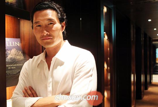 ▲3日、ソウル市竜山区のホテルで会ったダニエル・デイ・キムは「アジア系米国人俳優と、アジアから来たスターたちの活躍のおかげで、米国でも近くAクラスの主役を務めるアジア出身のスターが誕生するだろう」と語った。／写真＝イ・ミョンウォン記者