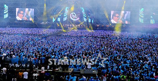 PSY単独コンサートに3万人熱狂